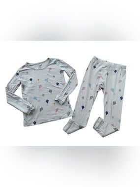 Kyte Baby Size 4T Colorful Kites Kite Print on Oat Two Piece Bamboo Pajamas